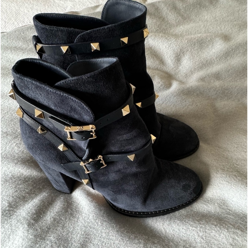 Valentino Rockstud Garavani blue suede round toe block chunky heel ankle boot